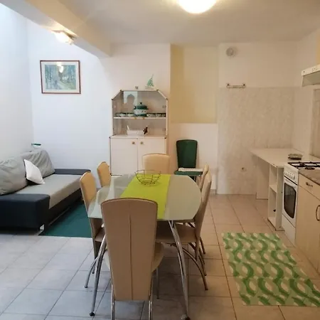 Apartment In With Terrace, Air Conditioning, Wifi, Washing Machine 4982-6
