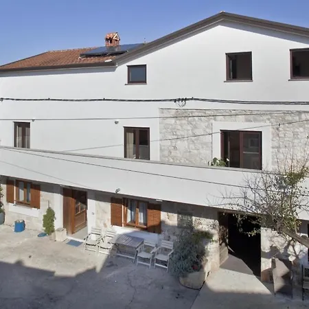 In With Terrace, Air Conditioning, Wifi, Washing Machine 4982-6 Apartment Funtana